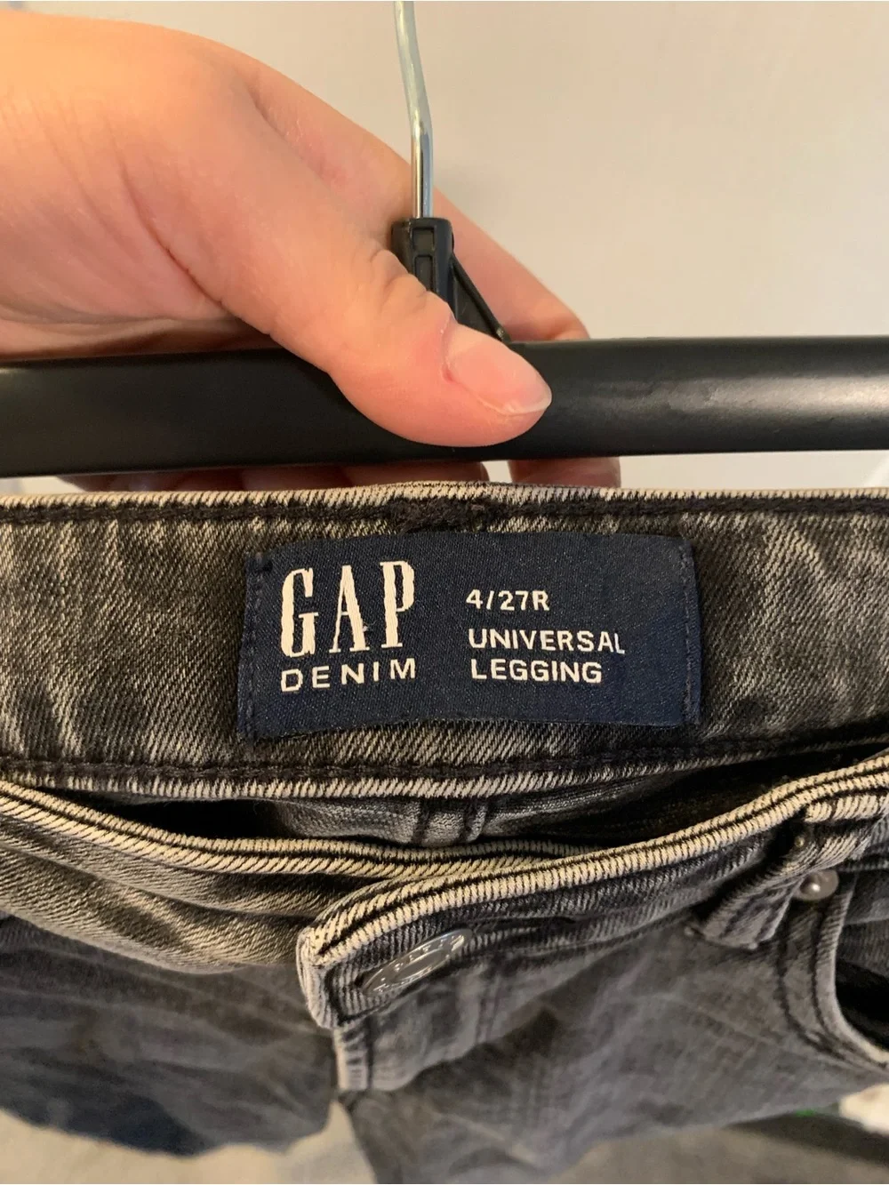 GAP Skinny Jegging Jeans in Charcoal Size 4 / 27R